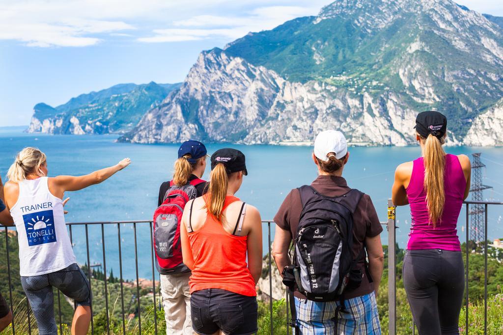 Hotel Continental - Tonelli Hotels Torbole Sul Garda Exteriör bild