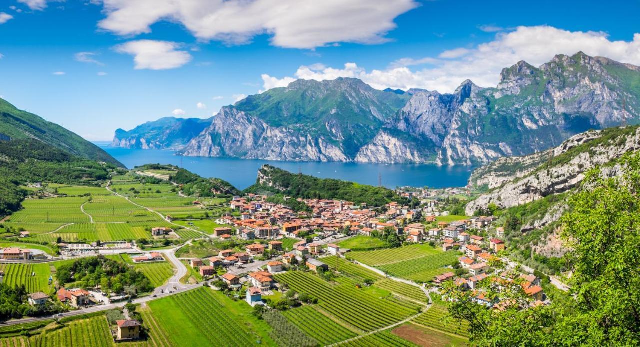 Hotel Continental - Tonelli Hotels Torbole Sul Garda Exteriör bild